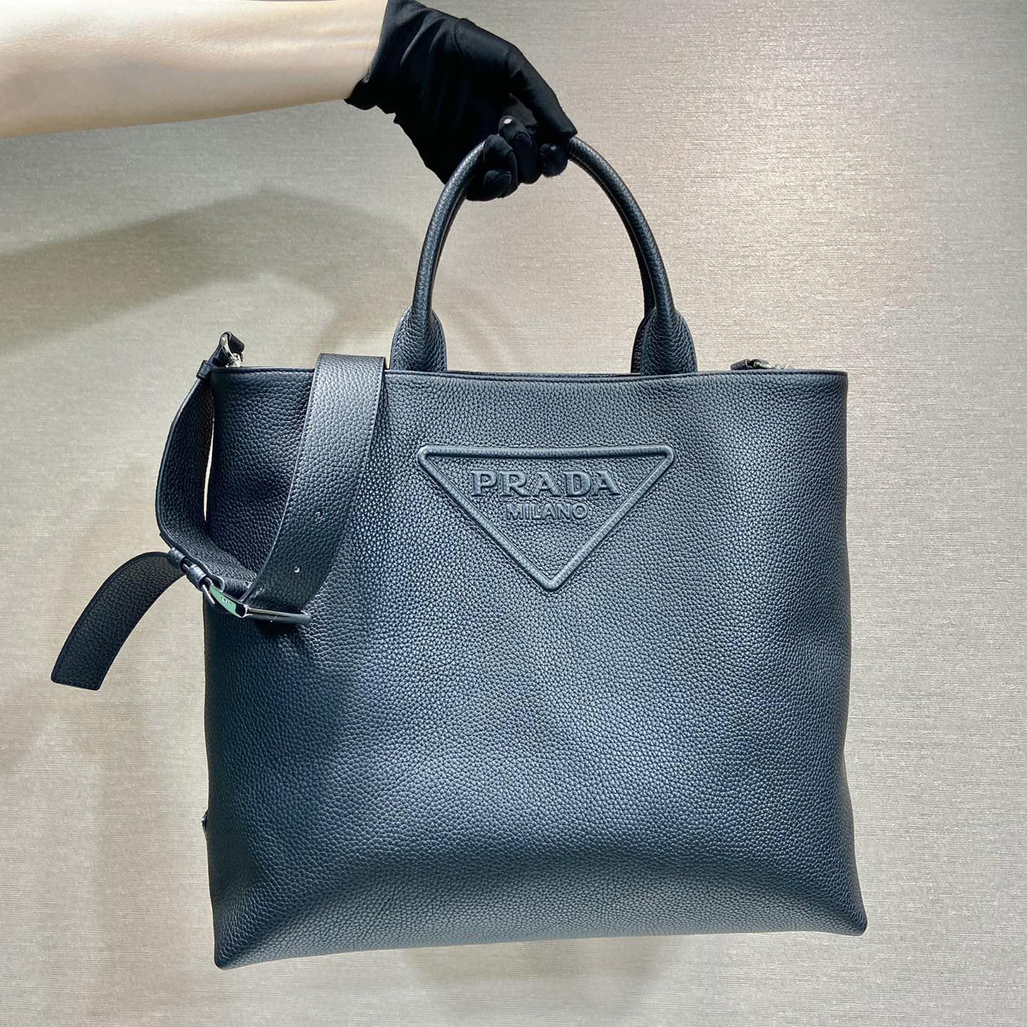 Pra*a shopping bags